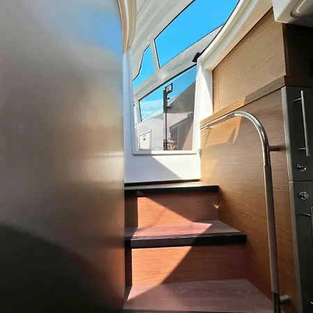 Boat For Events 보트호텔 나폴리